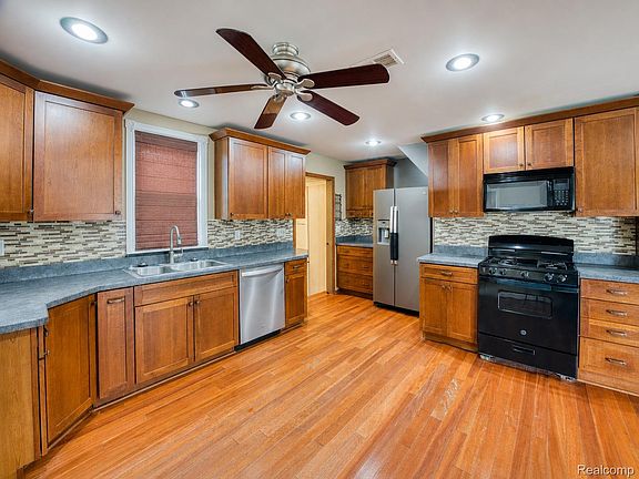 2nd image of 27860 Blum St