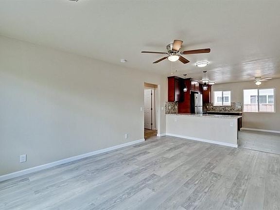 5th image of 930 College Dr