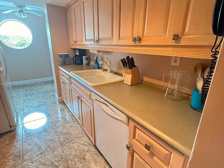 17801 N Bay Rd #206 — Photo 4