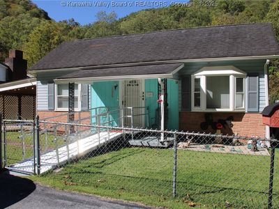 340 Morris Dr, Montgomery, WV, 25136