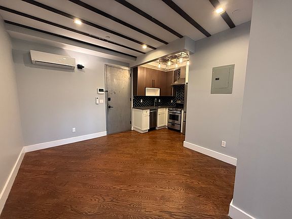 2nd image of 35 Claver Pl #4K