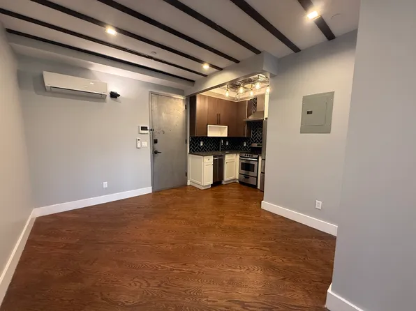 35 Claver Place image 8 of 15