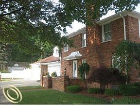 3rd image of 592 Glen Arbor Ln