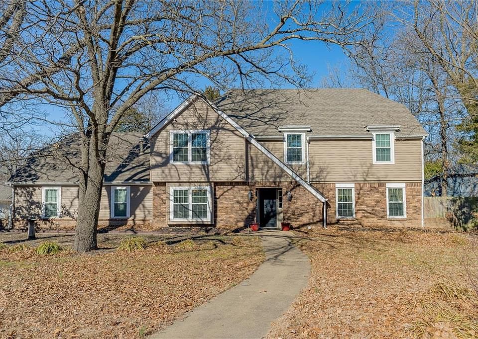 1st image of 2548 E Golden Oaks Dr