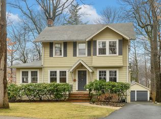 28 Mountain Rd, Verona, NJ 07044