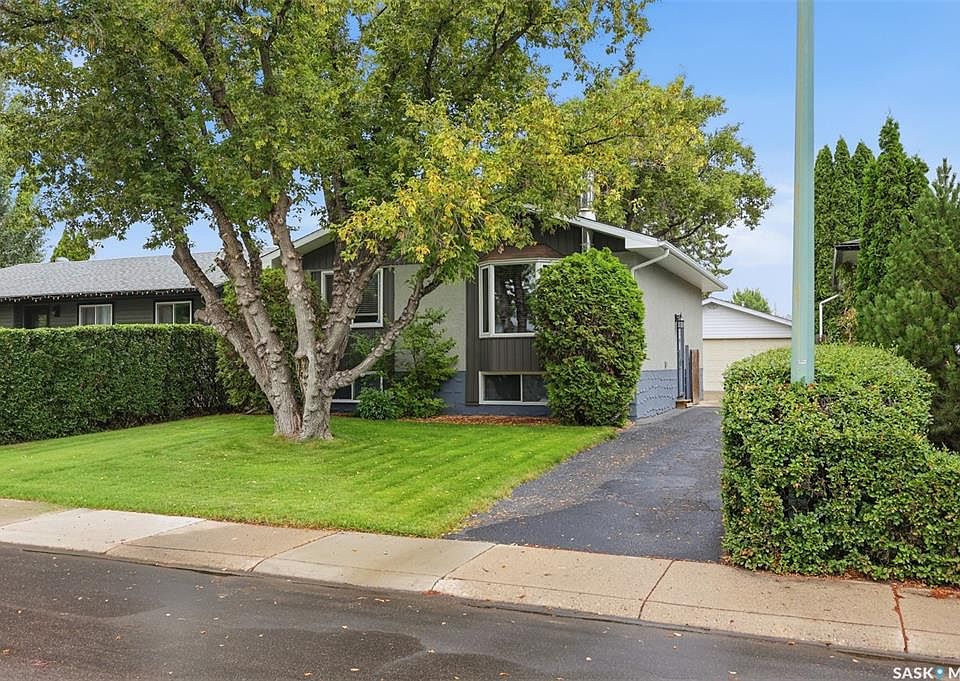 1st image of 210 Lloyd CRESCENT