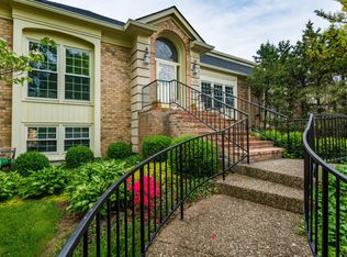 5907 Creighton Hill Rd, Windy Hills, KY 40207