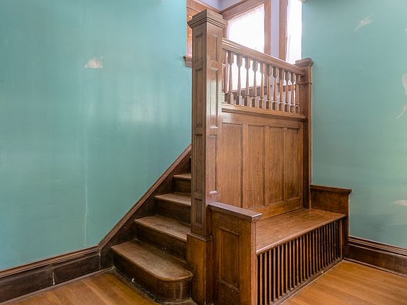 5th image of 619 W 38th St