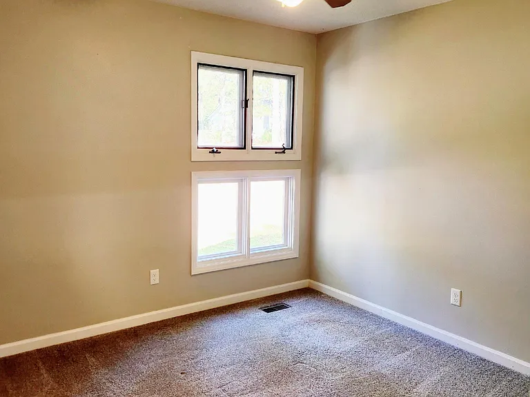 435 Sandhills Cir — Photo 12