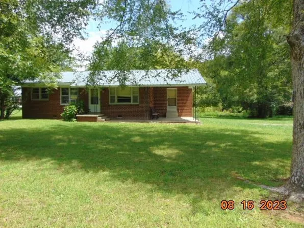 829 Beacon Rd, Parsons, TN 38363