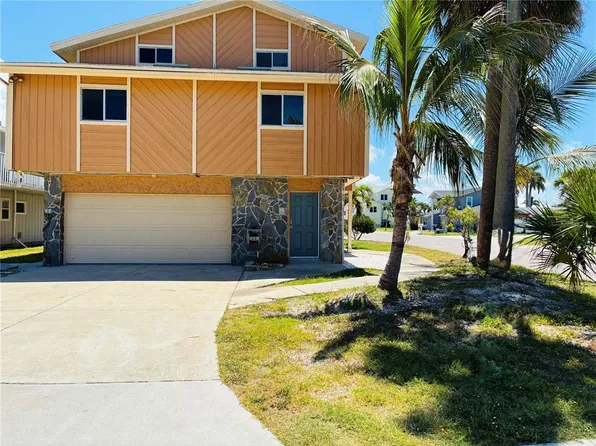 17601 1st St E, Redington Shores, FL 33708