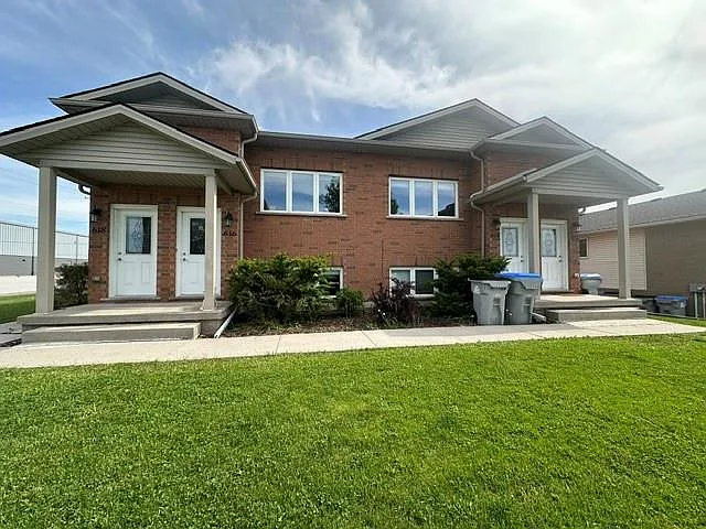 2 bed, 1.0 bath, 970 sqft, $1,595 — Photo 2