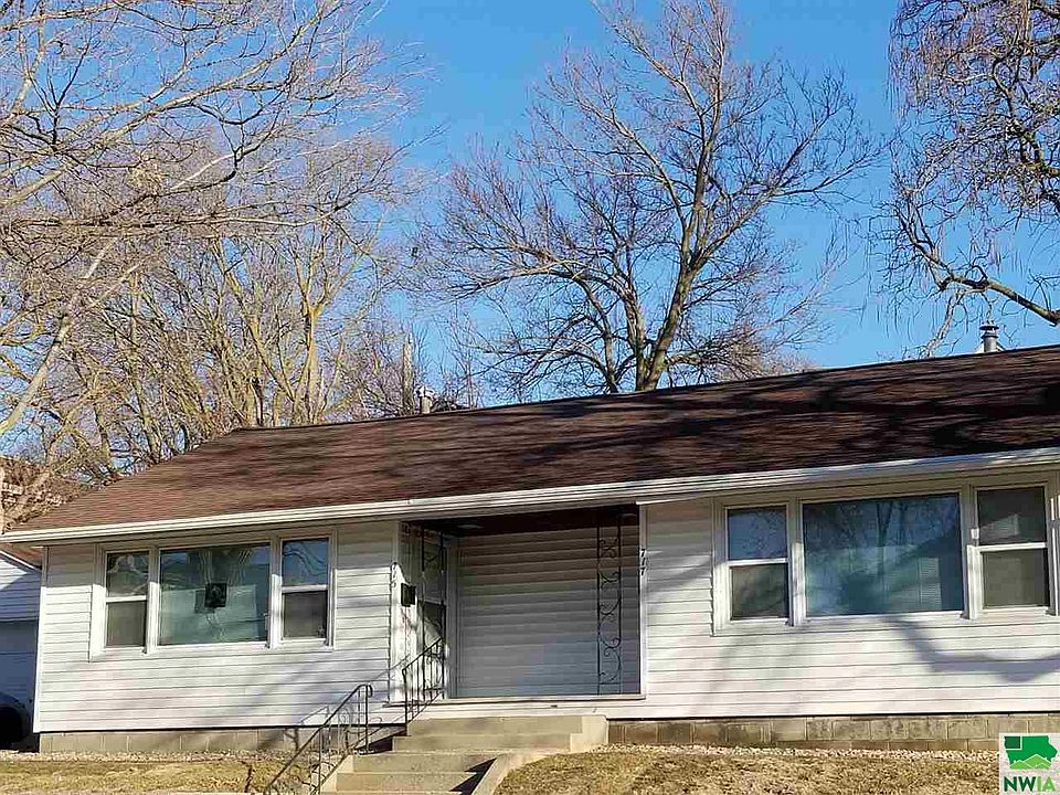 1st image of 715-717 27th St