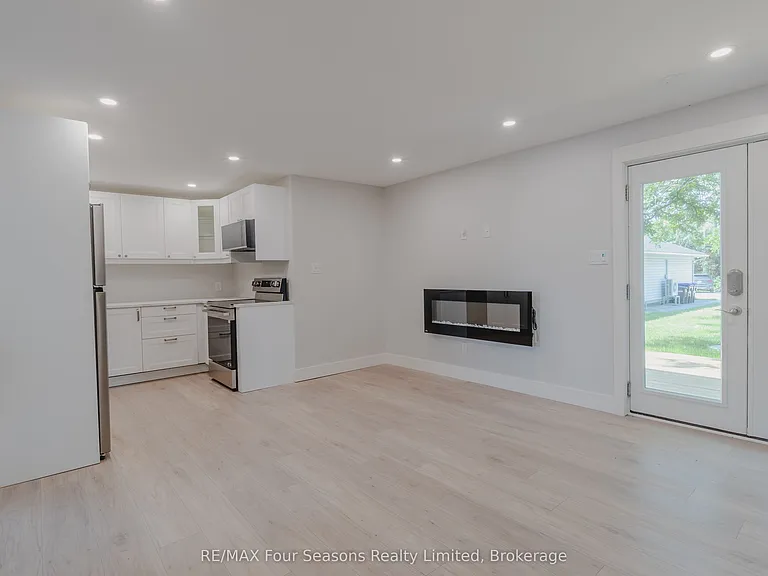 9811 Beachwood Rd — Photo 3