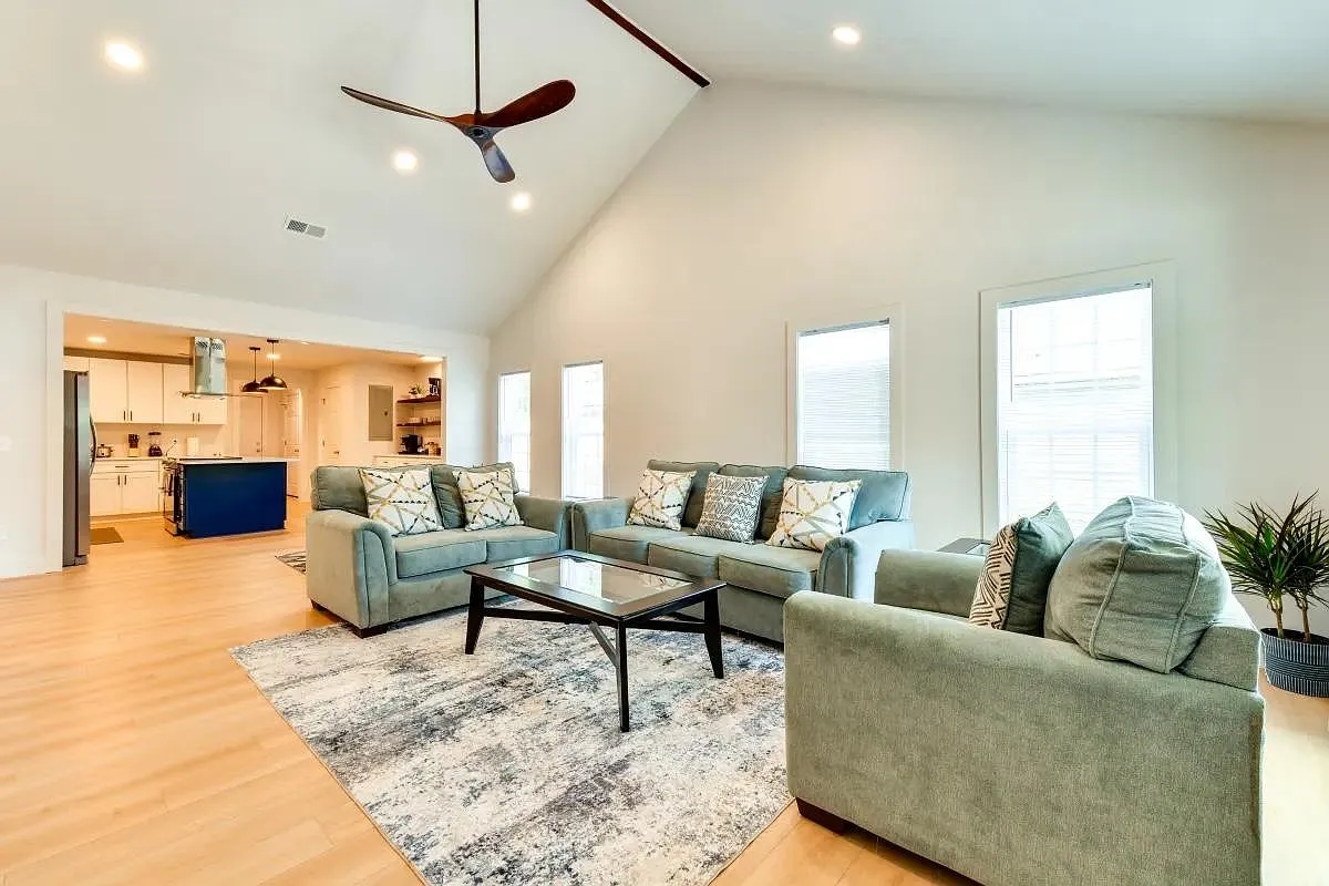 1237 Fairmont St — Photo 4