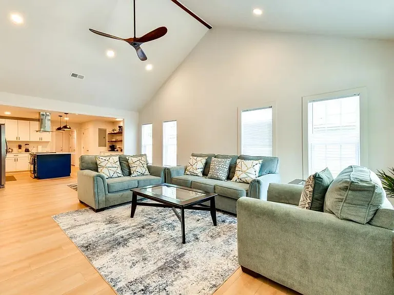 1237 Fairmont St — Photo 4