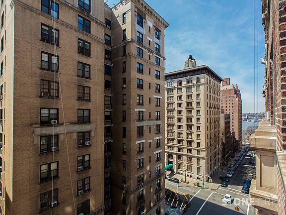 3rd image of 900 W End Ave APT 8E
