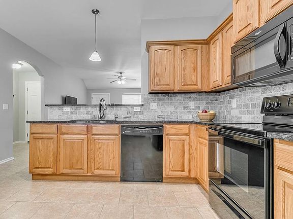 3rd image of 600 E Juniper Ln