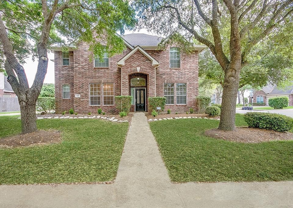 1st image of 3202 Five Oaks Dr