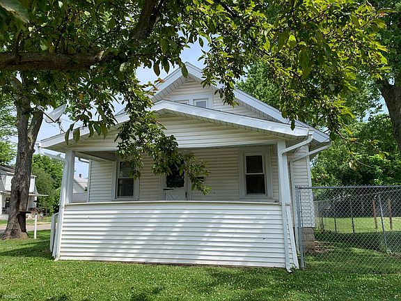 302 E 9th St. (2)