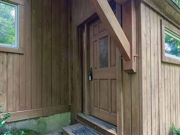 3rd image of 355 Arbor Rd