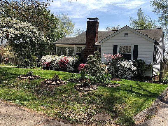 2nd image of 3228 Kenilworth Ln