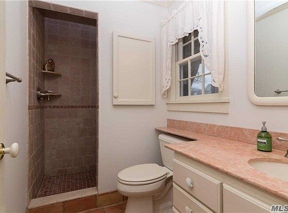 4th image of 5 Jessup Ln