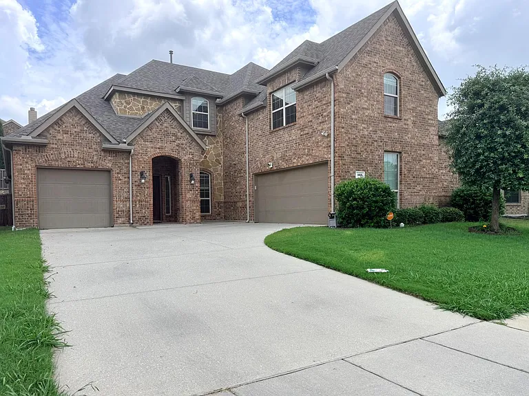 160 Stevenson Dr — Photo 2