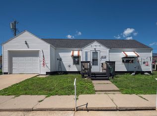 214 1st St, Keystone, IA 52249