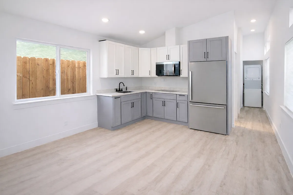 Living room / Kitchen - 467 42nd St #A