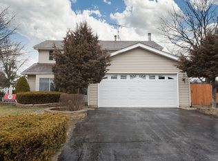 1649 Edinburgh Ln, Aurora, IL 60504