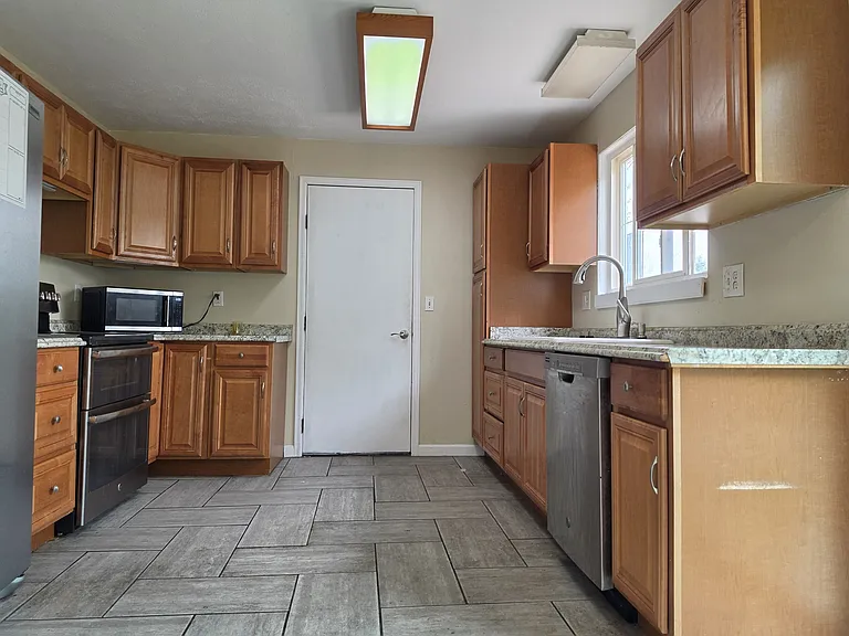 11186 Forest Ave — Photo 6
