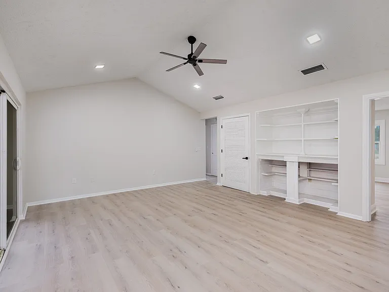 1650 Leach Cir — Photo 9