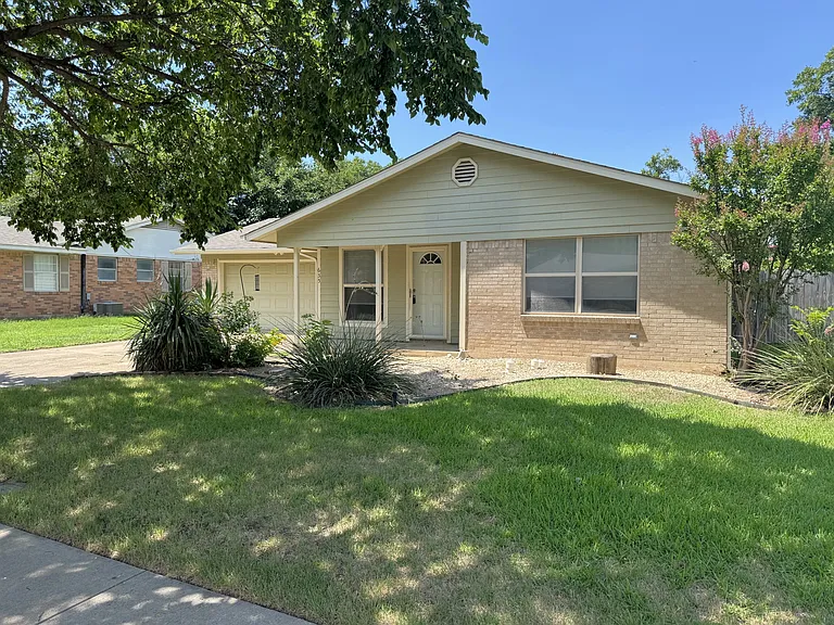 635 Pine St — Photo 2