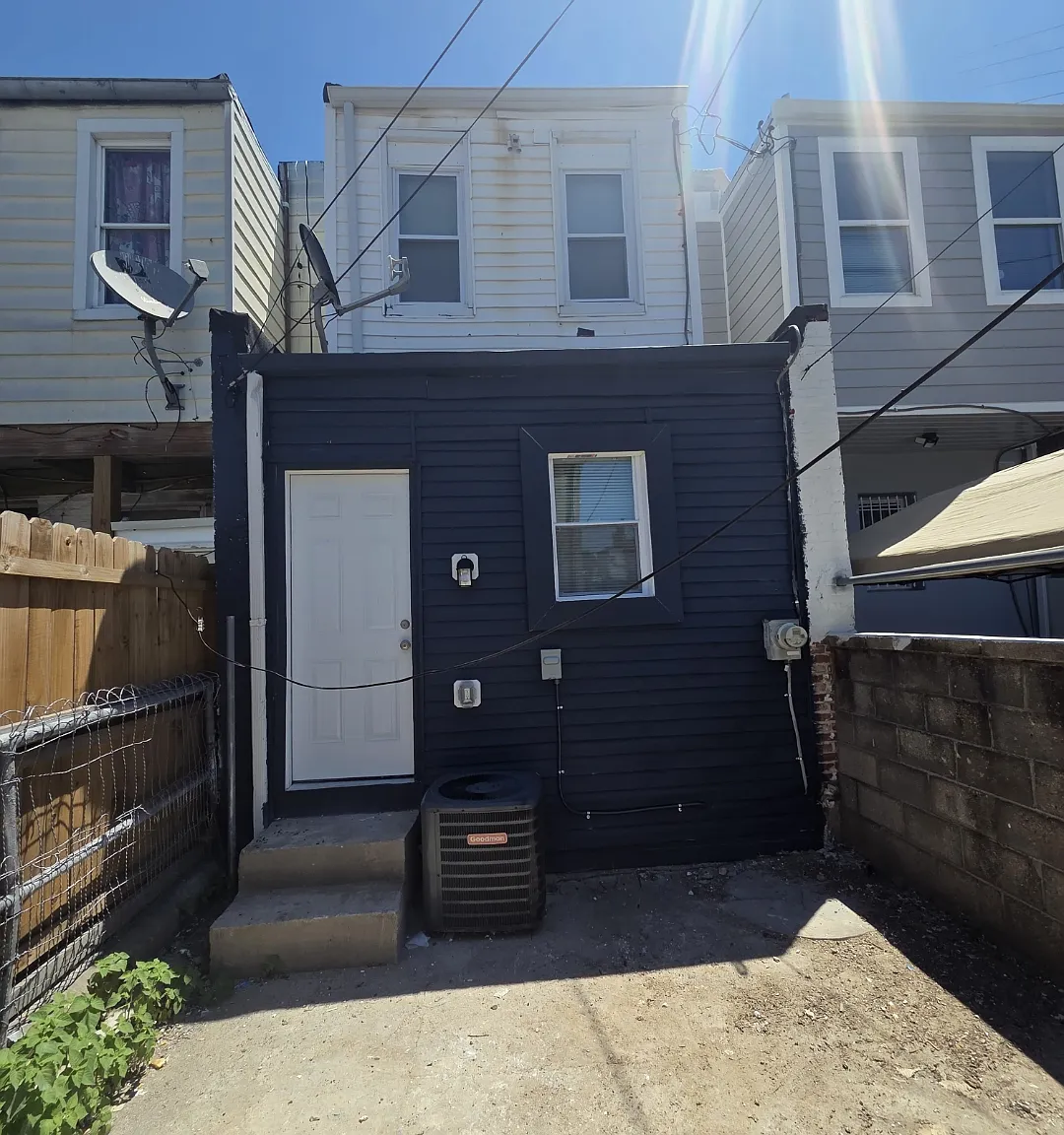 3 bed, 1.5 bath, 1260 sqft, $2,400 — Photo 4