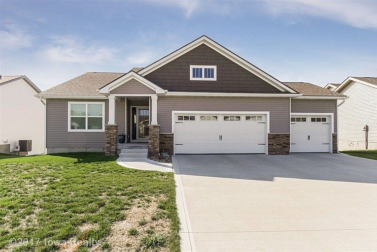 1st image of 671 NW Autumn Crest Dr