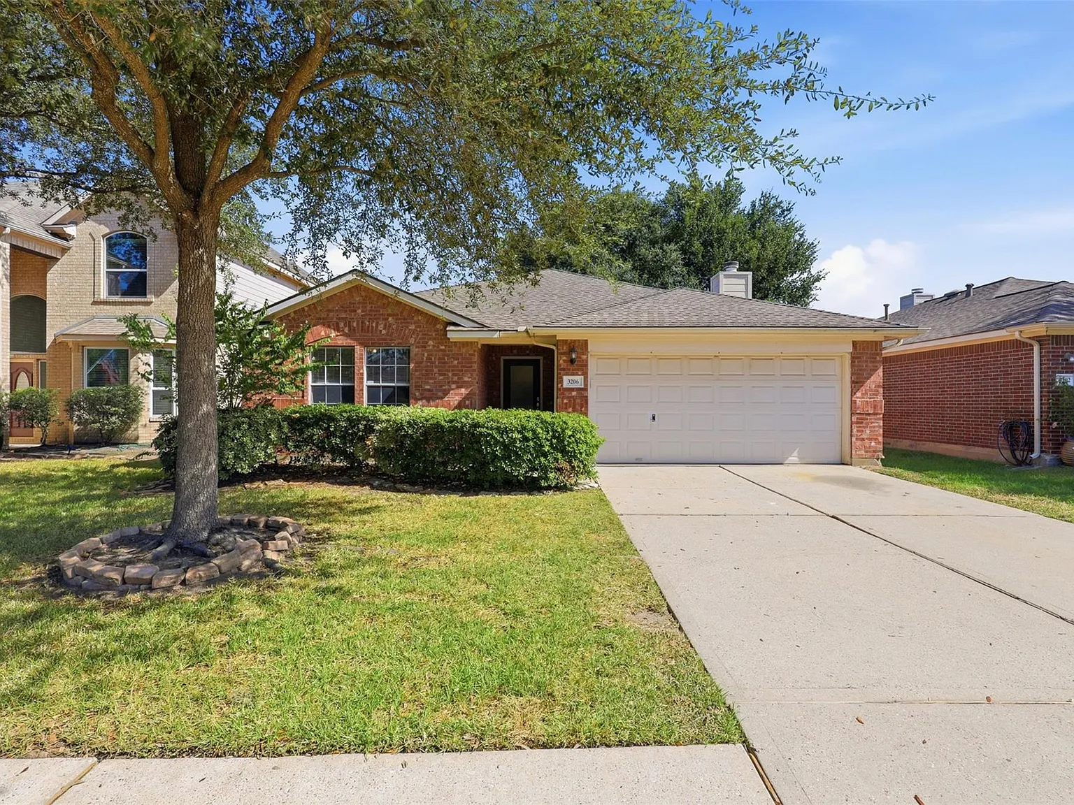 4 bed, 2.0 bath, 1875 sqft, $1,900 — Photo 2