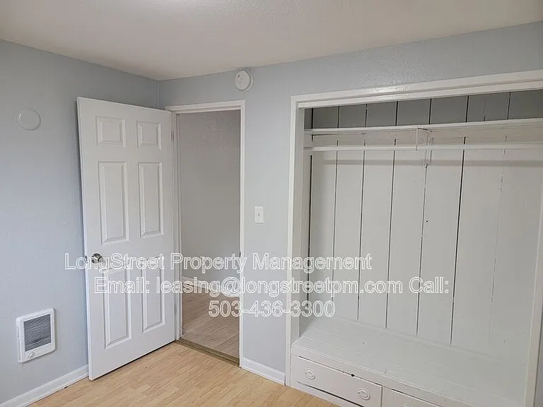 350 SE Lilly Ave #4 — Photo 6
