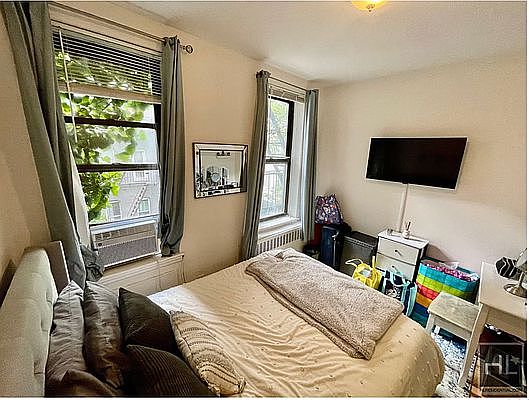 3rd image of 190 E 3rd St APT 3B