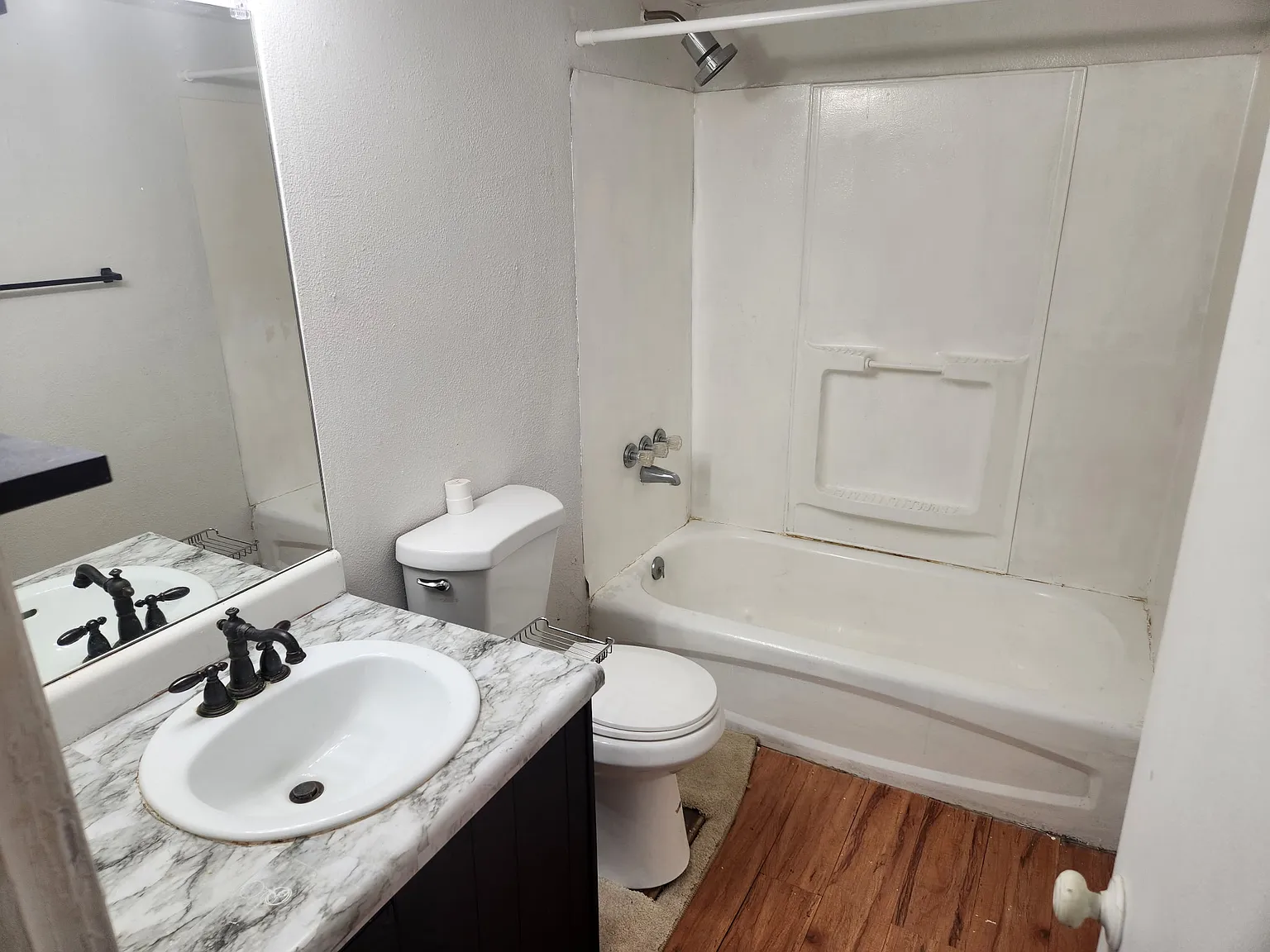 2 bed, 700 sqft, $1,750 — Photo 3