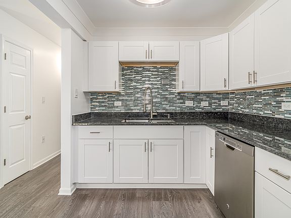 4th image of 1105 Royal Street George Dr #208