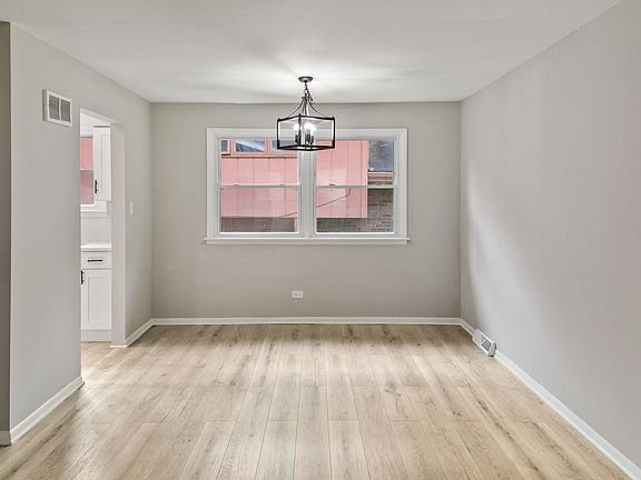3rd image of 4141 Applewood Ln