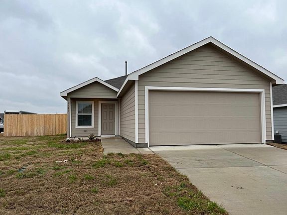 3rd image of 2310 Alcantara Ave