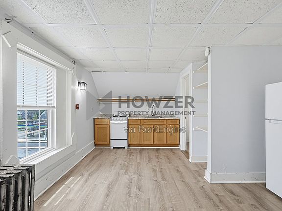 5th image of 109 Green St Unit 9
