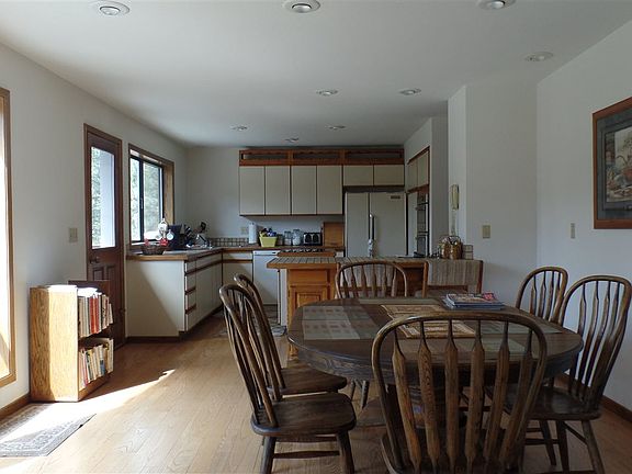 3rd image of 1888B Orchard Dr N