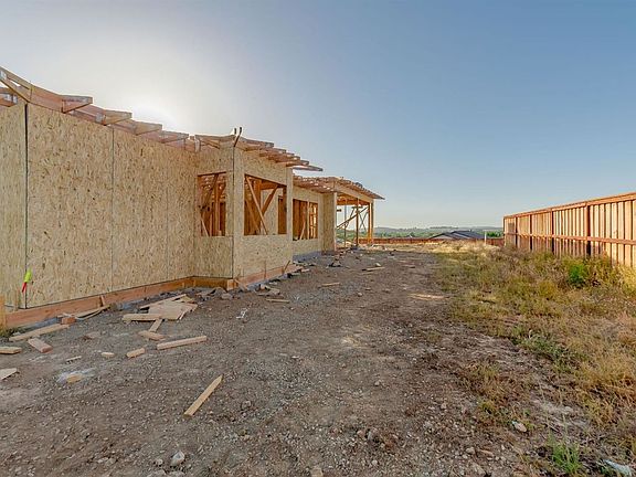 4th image of 749 Oreno Cir