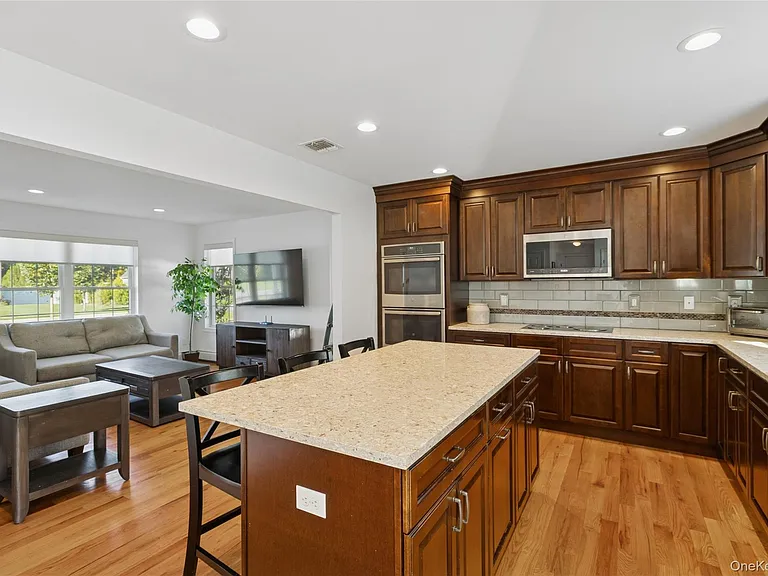 16 Mastro Ct — Photo 9