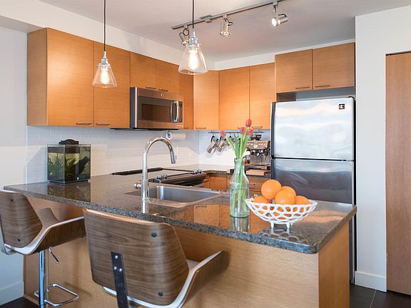 4th image of 1250 W 6th Ave #1