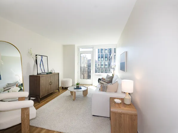 261 West 24th Street image 2 of 12