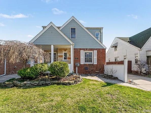 713 Riverbank St, Lincoln Park, MI 48146